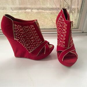 Women’s New! Red/Gold Wedges 7